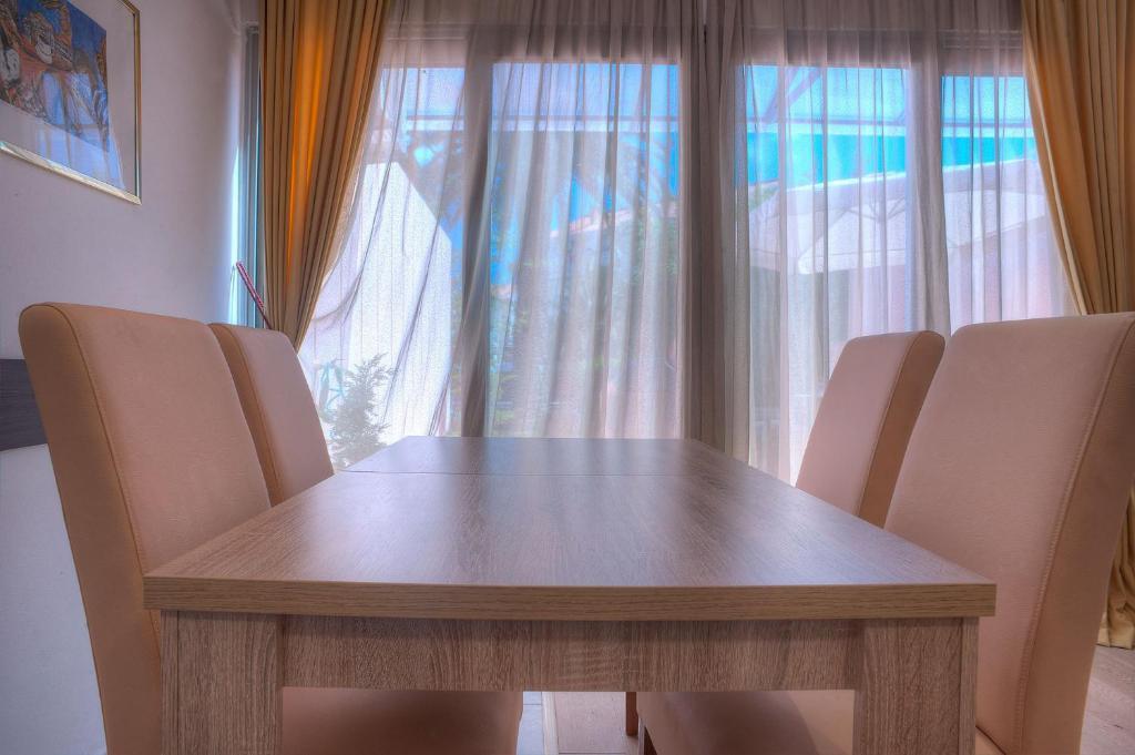 Seaside Apartments Petrovac Pokoj fotografie
